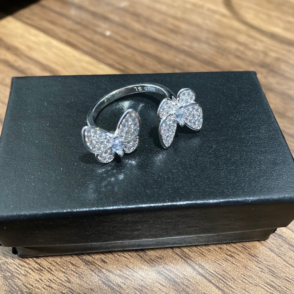 Sparkle Butterfly ring